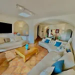 Waterfront Port House פורטו צ'רבו